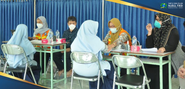 Santri NFBS Serang Mendapat Vaksinasi Dosis Pertama