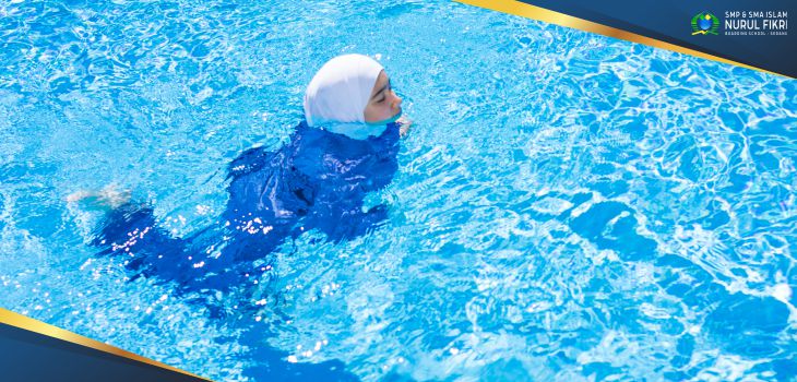 Menstruasi Bukan Penghalang Kamu untuk Berenang