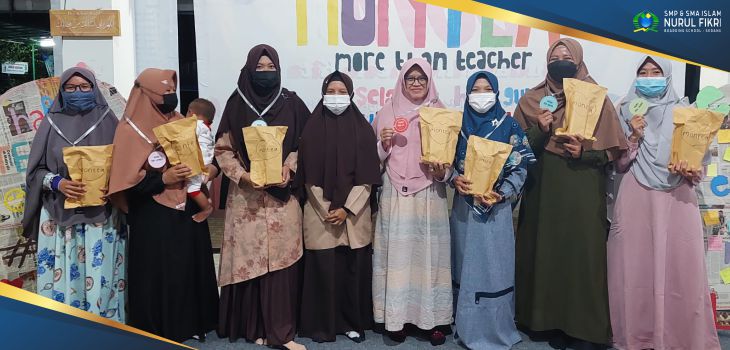 Semarak Hari Guru, Santri SMA Islam NFBS Menghelat MONTEA