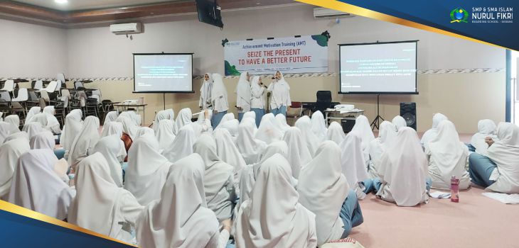 Perkenalan Dunia Kampus di AMT Santri Kelas 11