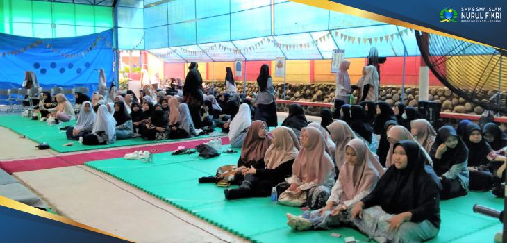 Meriahkan Hari Batik, Santri Putri SMA Islam NFBS Serang Gelar “ICHIBAI”